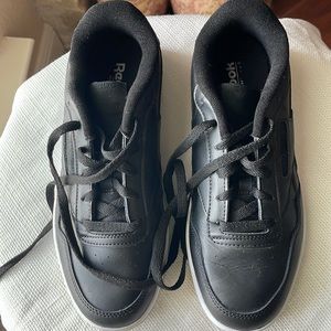 Reebok black tennis shoes